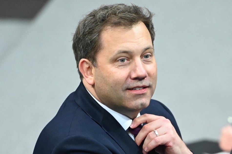 Finanzminister Lars Klingbeil (47, SPD) will Städte und Gemeinden finanziell stärker unterstützen.