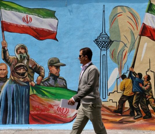 USA greifen Raketenstellungen im Iran und Minen-Schiffe an